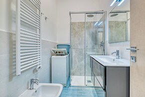 Merlo E - town center & private parking