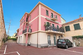 Merlo E - town center & private parking