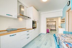 Merlo E - town center & private parking