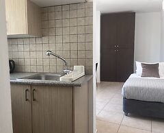 Phaedrus Living: Hoopoe Residencies 201