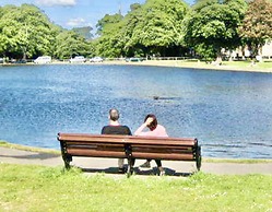 Newly Refurbished 3 bed Flat , Free Parking