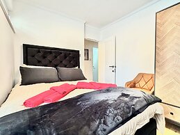 Newly Refurbished 3 bed Flat , Free Parking