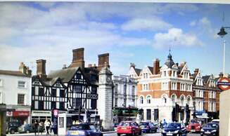 Newly Refurbished 3 bed Flat , Free Parking