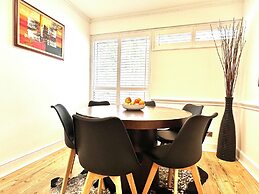 Newly Refurbished 3 bed Flat , Free Parking