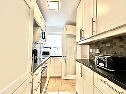 Newly Refurbished 3 bed Flat , Free Parking