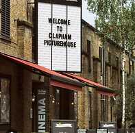 Newly Refurbished 3 bed Flat , Free Parking