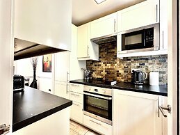 Newly Refurbished 3 bed Flat , Free Parking