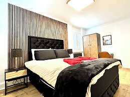 Newly Refurbished 3 bed Flat , Free Parking