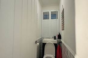 Newly Refurbished 3 bed Flat , Free Parking