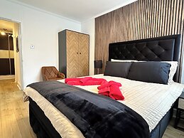 Newly Refurbished 3 bed Flat , Free Parking