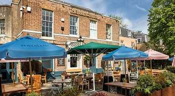 Newly Refurbished 3 bed Flat , Free Parking