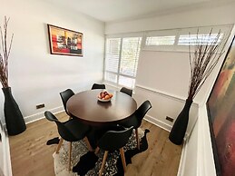 Newly Refurbished 3 bed Flat , Free Parking