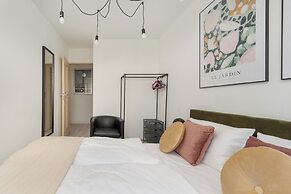 Cozy Apartment for 4 by Renters