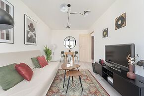 Cozy Apartment for 4 by Renters