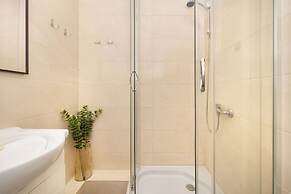 Cozy Apartment for 4 by Renters