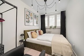 Cozy Apartment for 4 by Renters