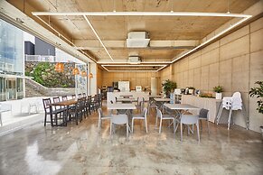 Nueve Poolvilla And Resort