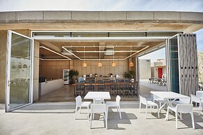 Nueve Poolvilla And Resort