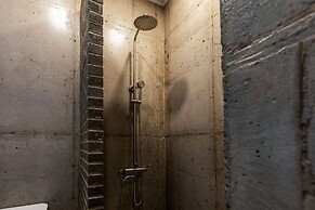 Nueve Poolvilla And Resort