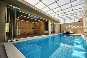 Nueve Poolvilla And Resort