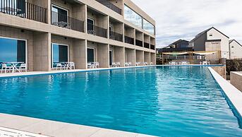 Nueve Poolvilla And Resort