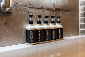 Nueve Poolvilla And Resort