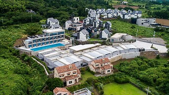 Nueve Poolvilla And Resort