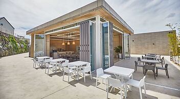 Nueve Poolvilla And Resort