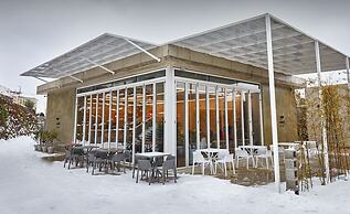 Nueve Poolvilla And Resort