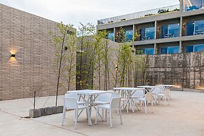 Nueve Poolvilla And Resort