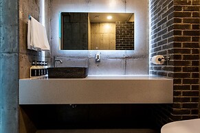 Nueve Poolvilla And Resort