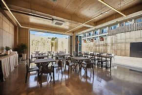 Nueve Poolvilla And Resort