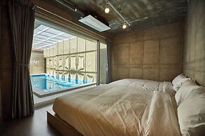 Nueve Poolvilla And Resort