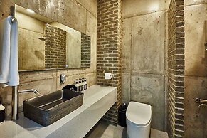 Nueve Poolvilla And Resort