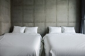 Nueve Poolvilla And Resort