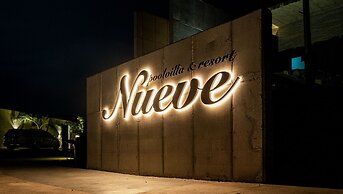 Nueve Poolvilla And Resort