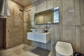 Nueve Poolvilla And Resort