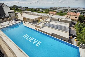 Nueve Poolvilla And Resort