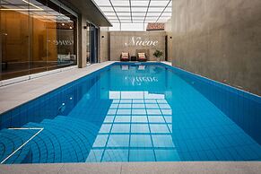 Nueve Poolvilla And Resort