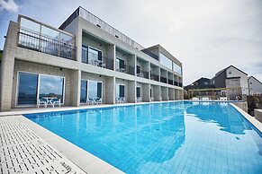 Nueve Poolvilla And Resort