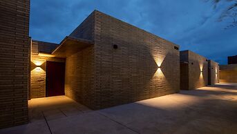 Nueve Poolvilla And Resort