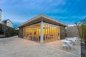 Nueve Poolvilla And Resort