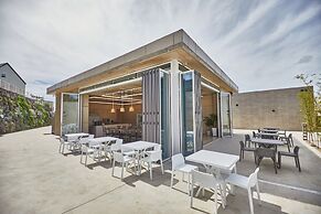 Nueve Poolvilla And Resort