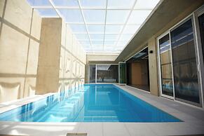 Nueve Poolvilla And Resort