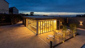 Nueve Poolvilla And Resort