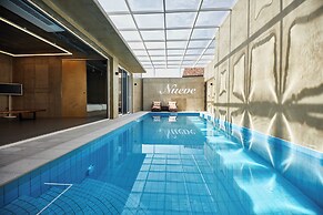Nueve Poolvilla And Resort