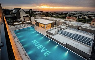 Nueve Poolvilla And Resort
