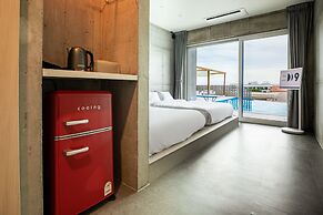 Nueve Poolvilla And Resort