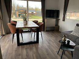 Charming Chalet 2 km. of the Efteling