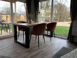 Charming Chalet 2 km. of the Efteling